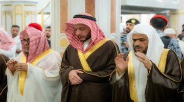 سعود بن نهار يزور المسجد النبوي ويلتقي أئمة الحرم الشريف